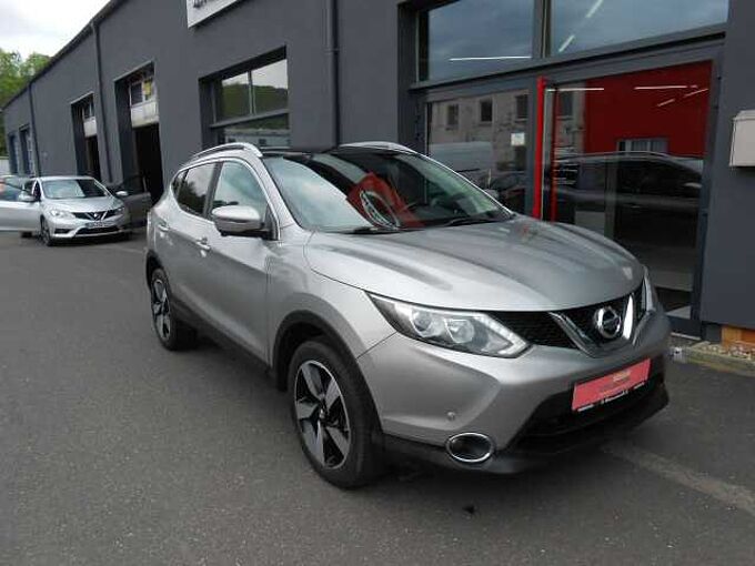 Nissan Qashqai 360°*Navigation*Allwetter*Panodach*