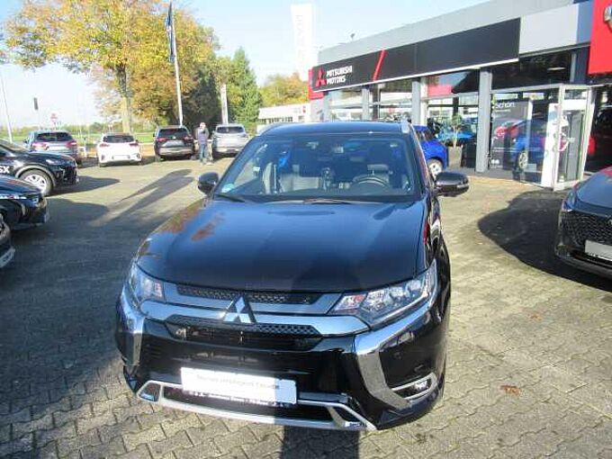 Mitsubishi Outlander 2.4 4WD Plug-In Hybrid Top*LEDER*SCHIEBEDACH*