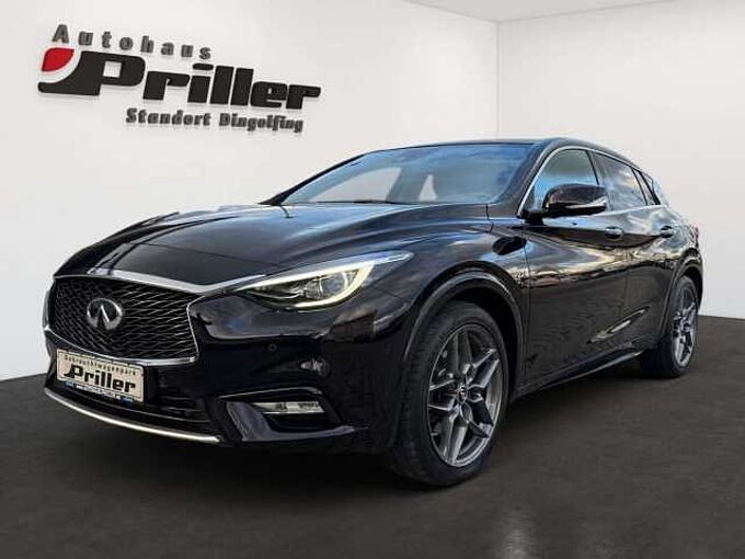 Infiniti Q30 2.2d Premium Tech DCT/AHK/Leder/Navi/LED/18'