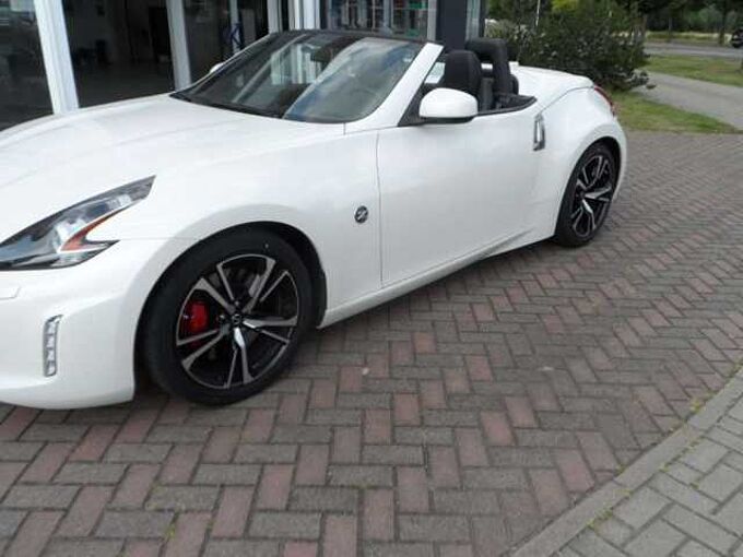 Nissan 370Z Cabrio    Pack