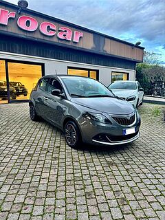 Foto Lancia Ypsilon 3ª serie 1.0 FireFly 5 porte S&S Hybrid Gold