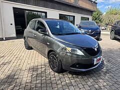 Foto Lancia Ypsilon 3ª serie 1.0 FireFly 5 porte S&S Hybrid Silver Plus