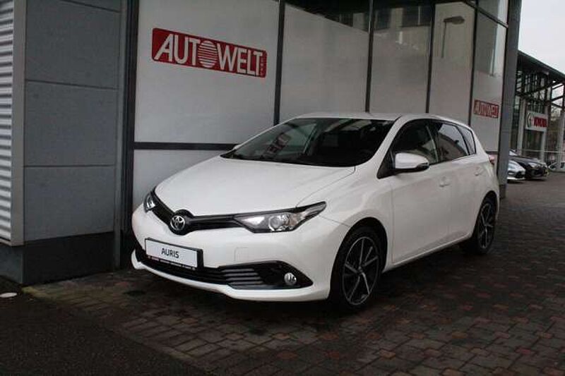 Toyota Auris 1,2 Turbo Team D, Navi