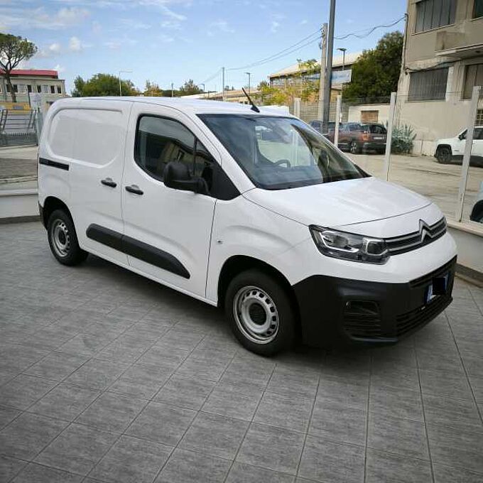 Citroen Berlingo 3ª serie BlueHDi 100 Van M Club (1000Kg) in 65128 PESCARA Citroen Berlingo 3ª serie BlueHDi 100 Van M Club (1000Kg)