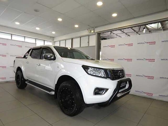 Nissan NAVARA 2.3D SE A/T P/U D/C  White