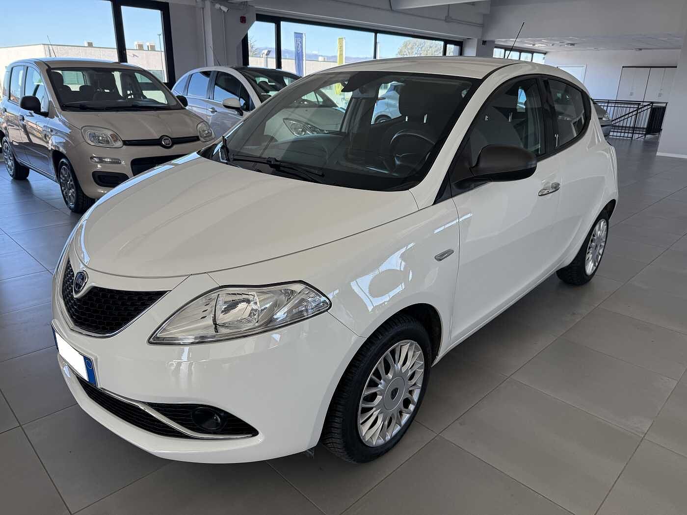 Lancia Ypsilon – 1.3 MJT 16V 95 CV Silver  