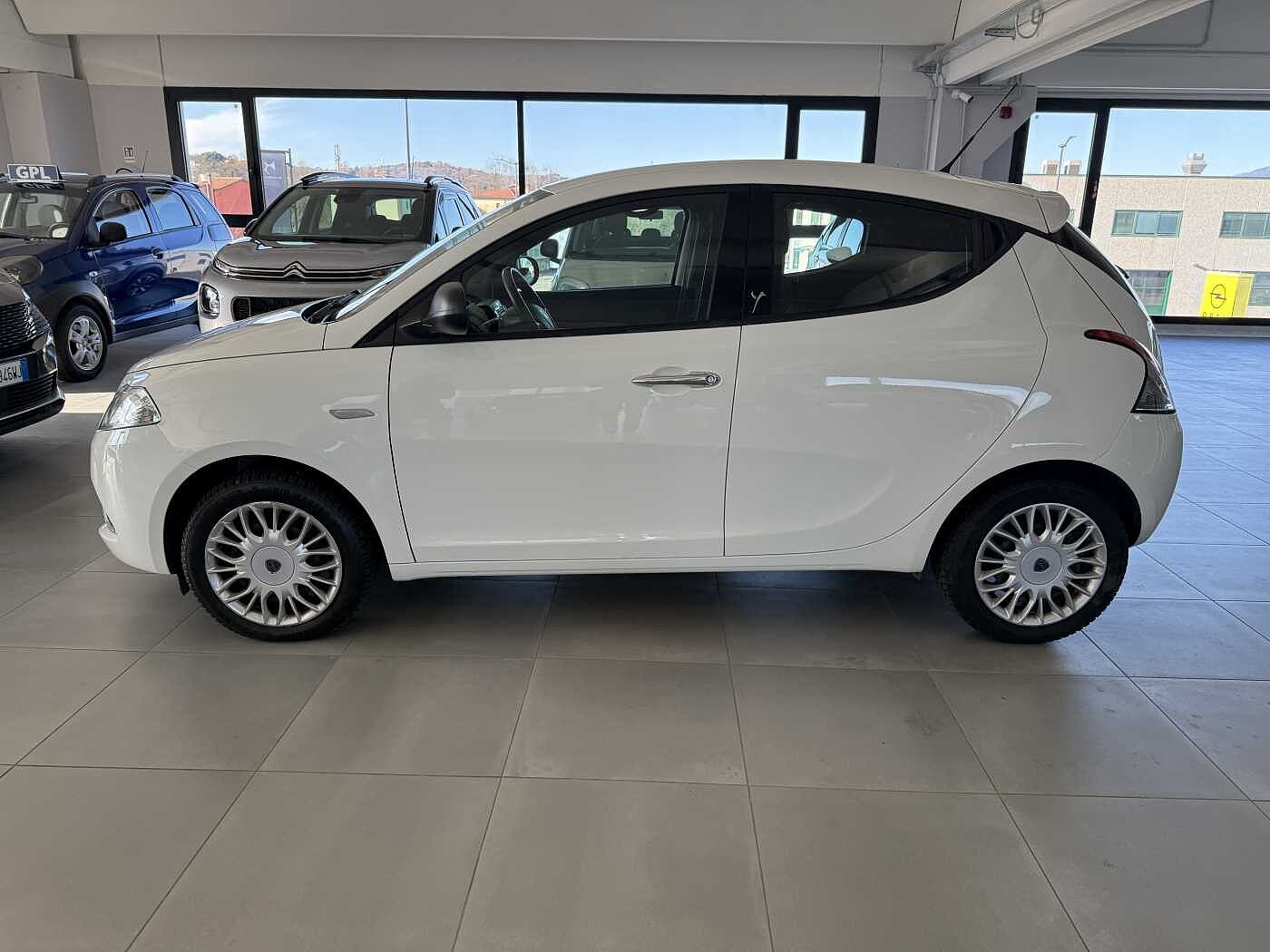 Lancia Ypsilon – 1.3 MJT 16V 95 CV Silver  