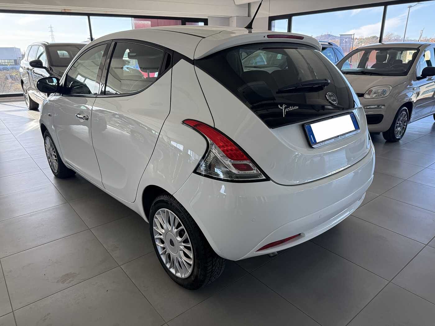 Lancia Ypsilon – 1.3 MJT 16V 95 CV Silver  