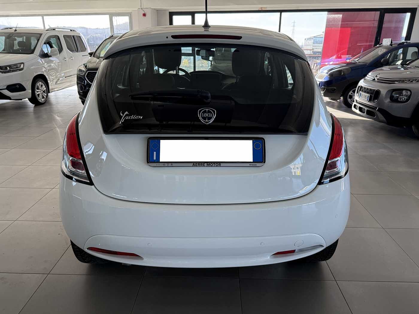 Lancia Ypsilon – 1.3 MJT 16V 95 CV Silver  