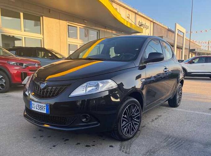 Lancia Ypsilon 3&ordf; serie 1.0 FireFly 5 porte S&S Hybrid Silver
