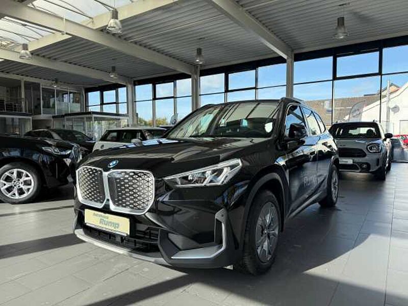 BMW iX1 eDrive20 | Navi | LED | SHZ| Kamera | Parkassistent