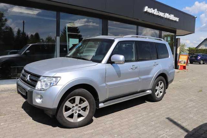 Mitsubishi Pajero 3,2 DI-D Intense Autom*scheckheftgepflegt