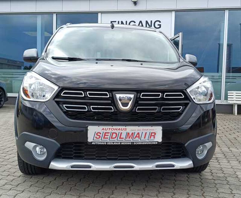 Dacia Lodgy Stepway Blue dCi 115 (7-Sitzer) Euro 6, Navi, Sitzheiz. in 86415 Mering Dacia Lodgy Stepway Blue dCi 115 (7-Sitzer) Euro 6, Navi, Sitzheiz.