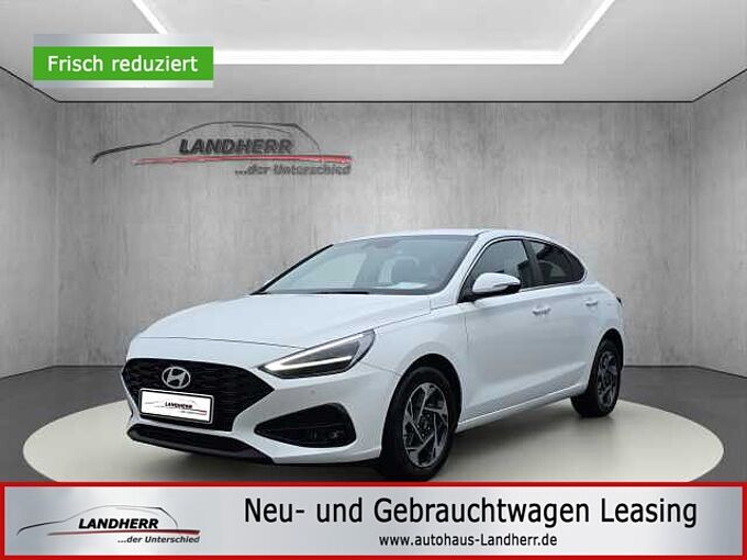 Hyundai i30 Fastback  Family 5.J Garantie//R&uuml;ckfahrkamera/Lenkradheizung