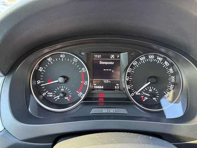 SKODA Rapid Spaceback Drive 1.4 TSI DSG AHK Xenon Kamera