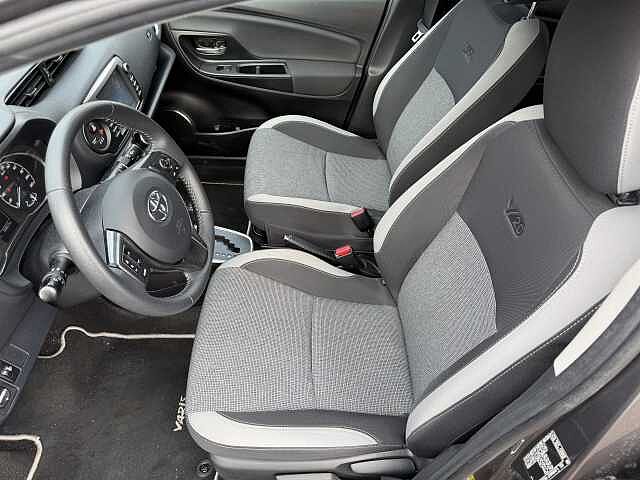 Toyota Yaris Hybrid Y20 Club SHZ Kamera M+S