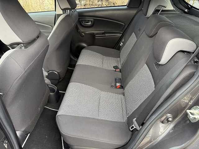 Toyota Yaris Hybrid Y20 Club SHZ Kamera M+S