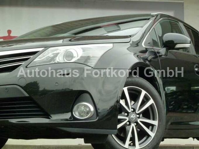 Toyota Avensis Combi TS 1.8, Navi, PDC, Sitzhz., Klimaautom., Rückfahrk., usw..