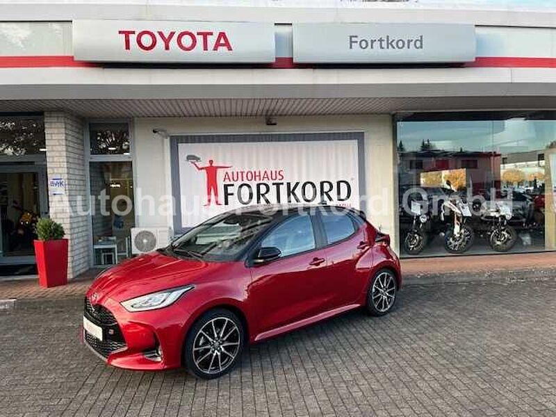 Toyota Yaris Hybrid 1.5 GR SPORT - Navi, JBL, HuD, PDC, SZ in 33689 Bielefeld Toyota Yaris Hybrid 1.5 GR SPORT - Navi, JBL, HuD, PDC, SZ