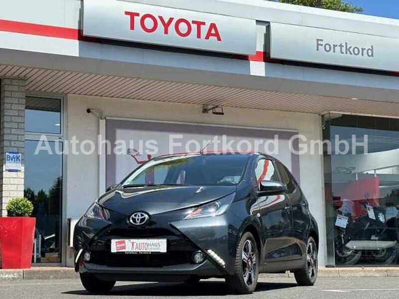 Toyota Aygo 5-Türer x-wave - Faltdach, Navi, AHK, LED, SZ, Klima in 33689 Bielefeld Toyota Aygo 5-Türer x-wave - Faltdach, Navi, AHK, LED, SZ, Klima