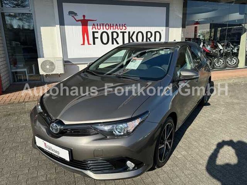 Toyota Auris 1.2 Turbo Team Deutschland - Keyfree, CAM, SHZ, BT ... -