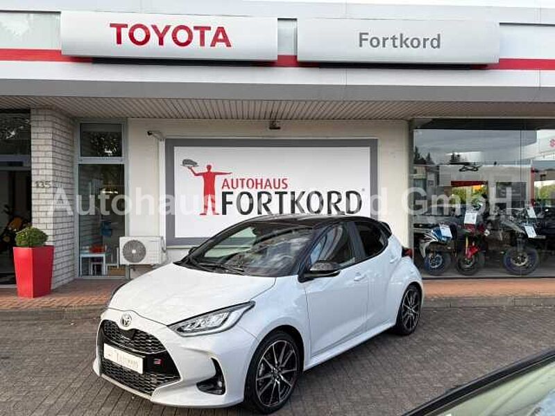 Toyota Yaris 1.5 Hybrid GR Sport - Navi., LED, HuD, SZ, ... in 33689 Bielefeld Toyota Yaris 1.5 Hybrid GR Sport - Navi., LED, HuD, SZ, ...