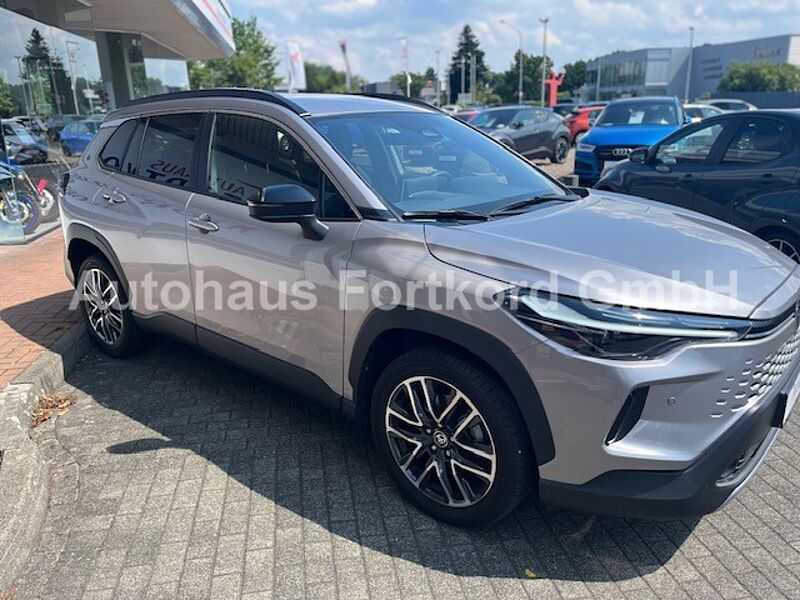 Toyota Corolla Cross 2.0 Hybrid Teamplayer - Navi, LHZ., SHZ,. LED ... in 33689 Bielefeld Toyota Corolla Cross 2.0 Hybrid Teamplayer - Navi, LHZ., SHZ,. LED ...