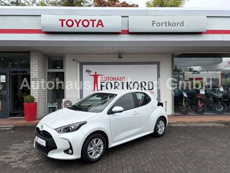 Toyota Yaris 1.5 Comfort - Navi, SHZ, LED, Kam. ... sehr gepflegt ! in 33689 Bielefeld Toyota Yaris 1.5 Comfort - Navi, SHZ, LED, Kam. ... sehr gepflegt !