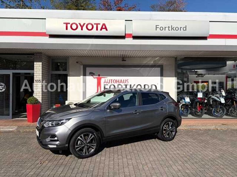 Nissan Qashqai 1.3 DIG-T DCT N-CONNECTA - Navi, Pano, PDC
