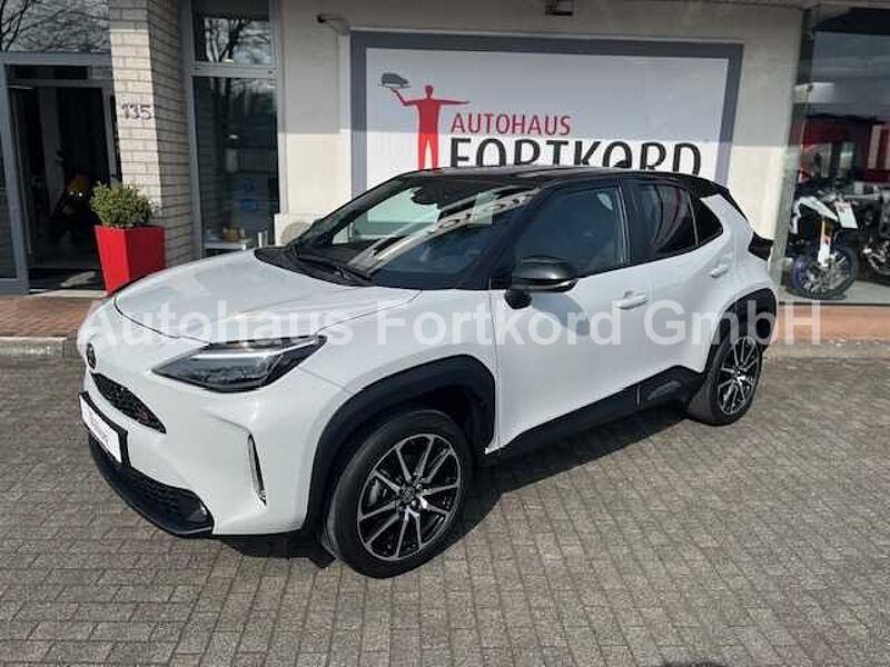 Toyota Yaris Cross 1.5 Hybrid GR Sport - HEAD., elektr. Heckkl., LED ... in 33689 Bielefeld Toyota Yaris Cross 1.5 Hybrid GR Sport - HEAD., elektr. Heckkl., LED ...