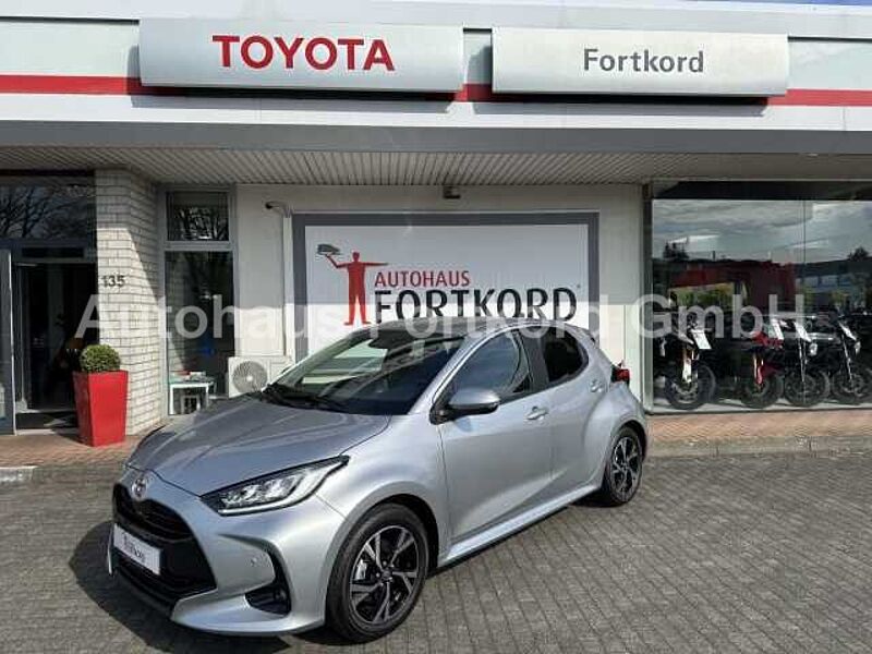 Toyota Yaris Style 1.5 Hybrid - NAVI, PDC, SHZ, LED ... in 33689 Bielefeld Toyota Yaris Style 1.5 Hybrid - NAVI, PDC, SHZ, LED ...