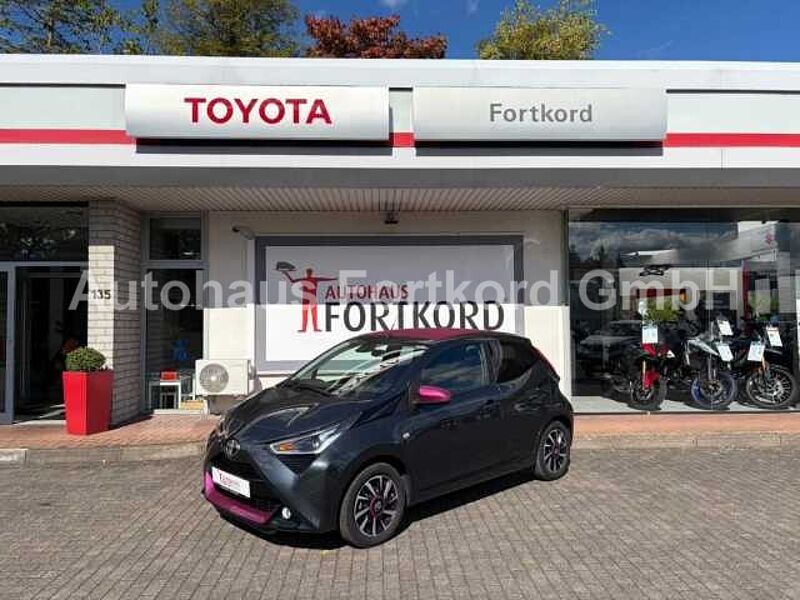 Toyota Aygo X Sky - Navi, LED, Klima, SZ, Alu, CAM in 33689 Bielefeld Toyota Aygo X Sky - Navi, LED, Klima, SZ, Alu, CAM