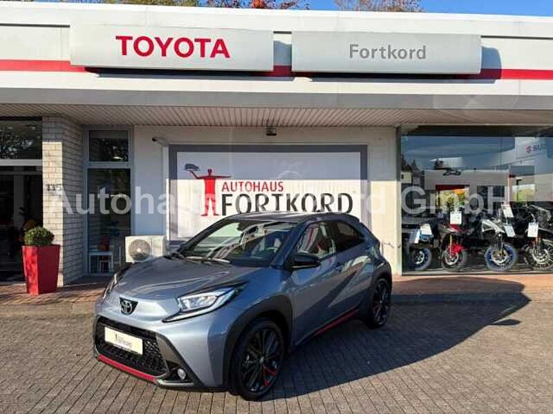 Toyota Aygo X Undercover - AHK., JBL, LED, Navi, SZ, PDC, Alu in 33689 Bielefeld Toyota Aygo X Undercover - AHK., JBL, LED, Navi, SZ, PDC, Alu